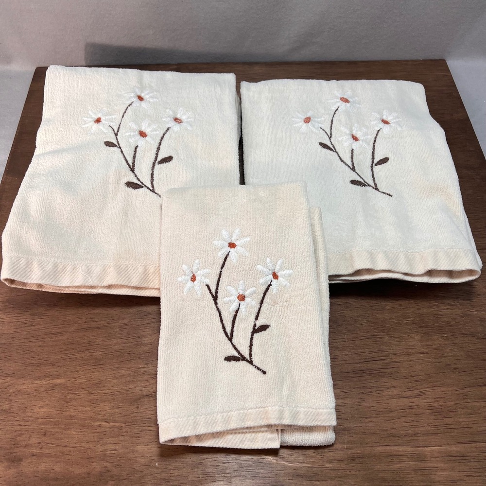 Vintage Ames Cream Brown Embroidered Floral Daisy‎ Bath Towel Set Farmhouse